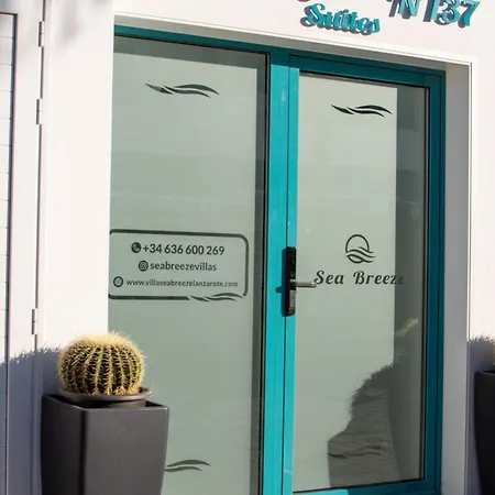 Sea Breeze Apartment *