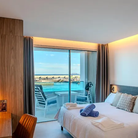 Sea Breeze Apartment *