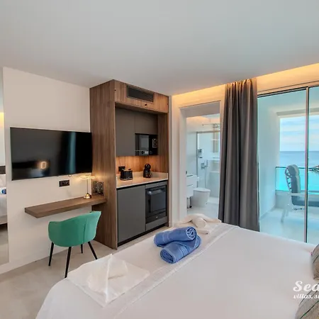 Sea Breeze Apartment *